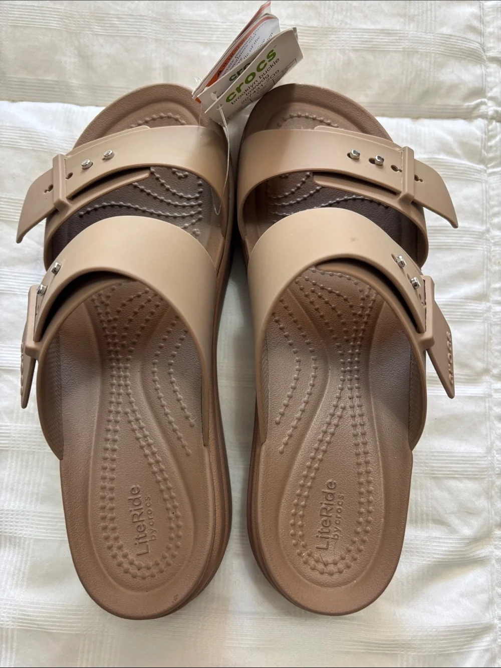 NWT CROCS Brooklyn Buckle Platform Slide - Tan size 7 - Picture 3 of 4